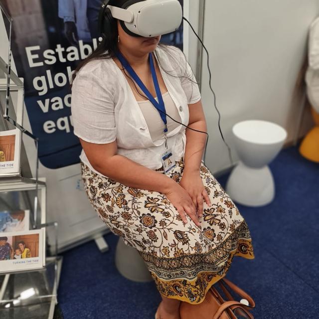 Imaan Mohamed participating in a virtual reality experience at the World Science Forum 2022