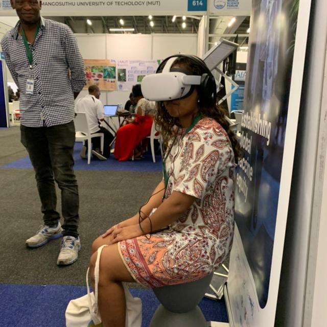 Nadine Veldsman participating in a virtual reality experience at the World Science Forum 2022