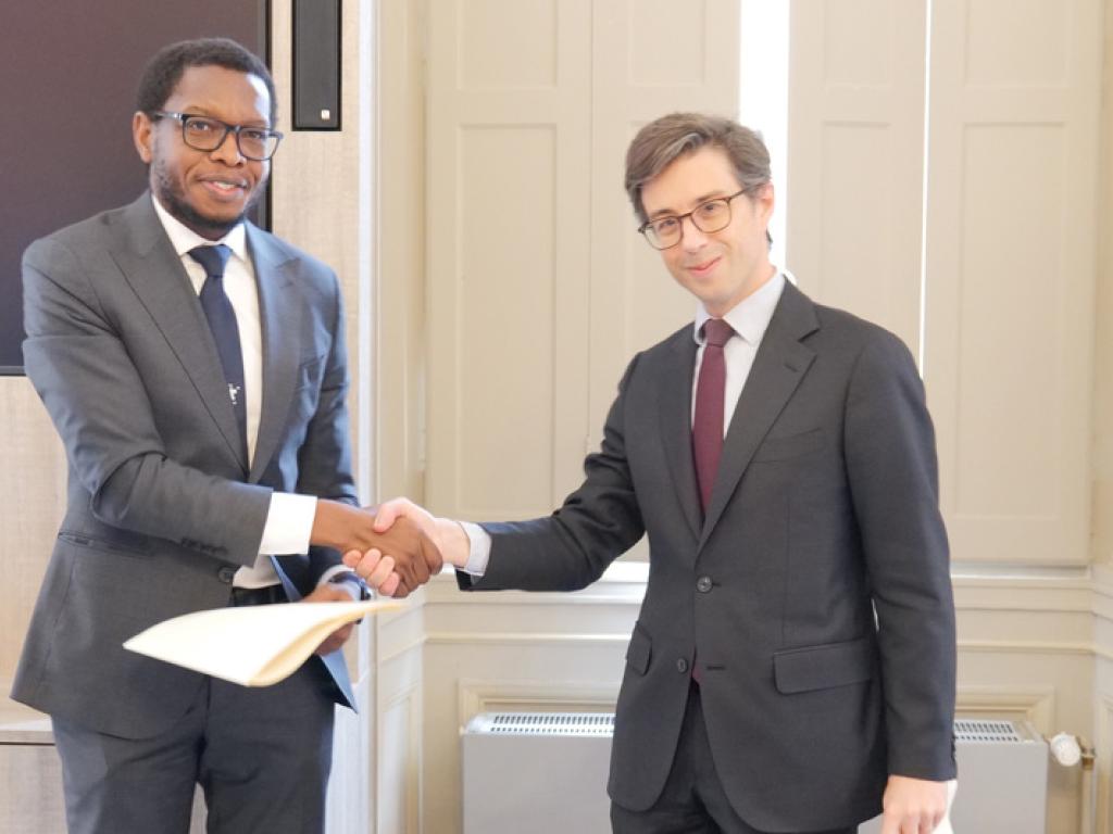 UCT VC Prof Mosa Moshabela (left) and president of Sciences Po, Luis Vassy